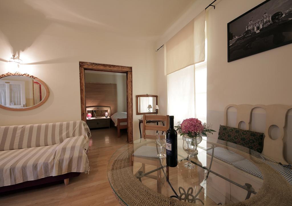 Guesthouse Lessi Zagabria Camera foto