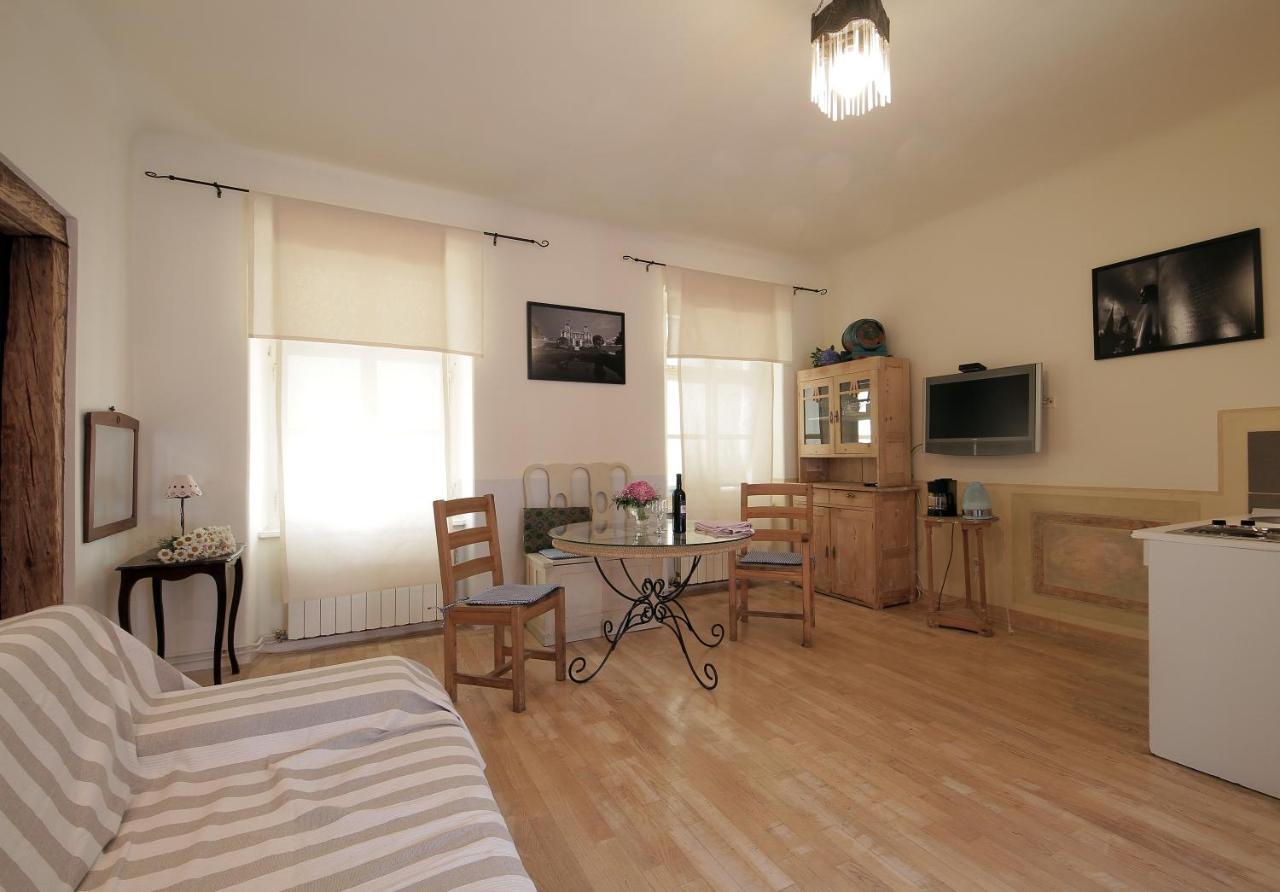 Guesthouse Lessi Zagabria Camera foto